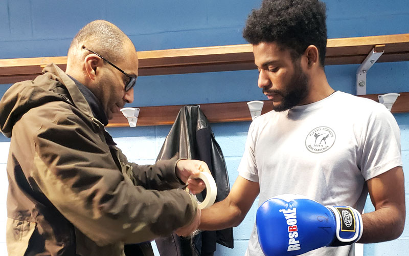 préparation d'un boxeur avant un combat