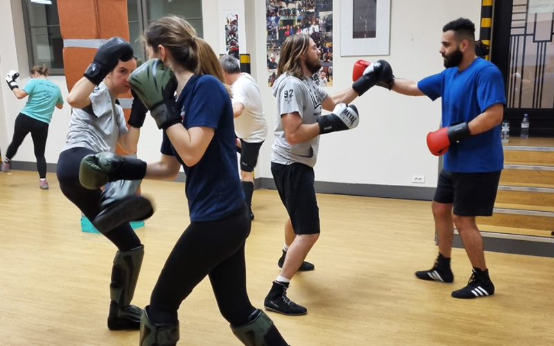 Exercice technique en assaut cours de boxe française